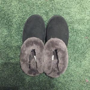 Black ugg slippers